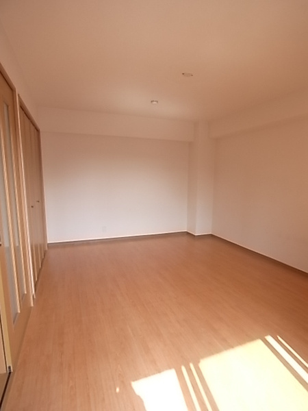 パレス東洋神戸5号館の居間・リビング