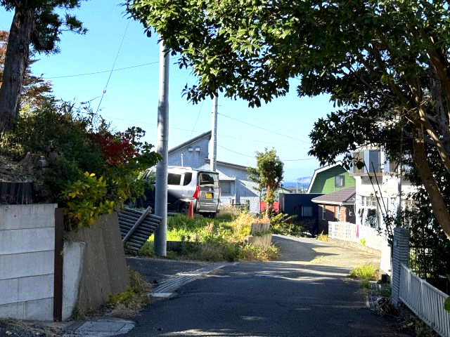 海見え！敷地より海を臨む　自然溢れる住環境の周辺|前面道路より海を遠望