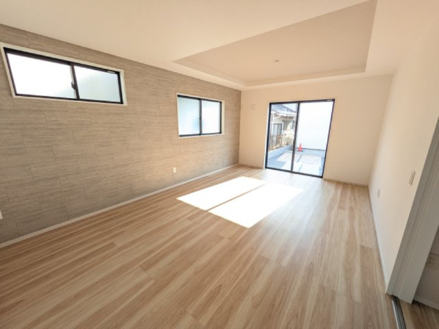 日立市東町　3期　新築戸建　1号棟の居間・リビング|【月々7万円台〜】
日立駅まで徒歩13分！
写真だけでは伝わらない快適さを、ぜひ現地で体感しませんか？
平日のご案内も可能です♪
お気軽にお問合せください！

