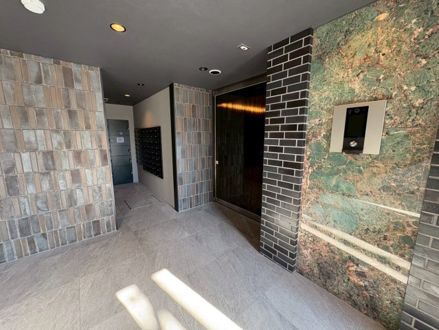 S-RESIDENCE本中山aloriaのエントランス