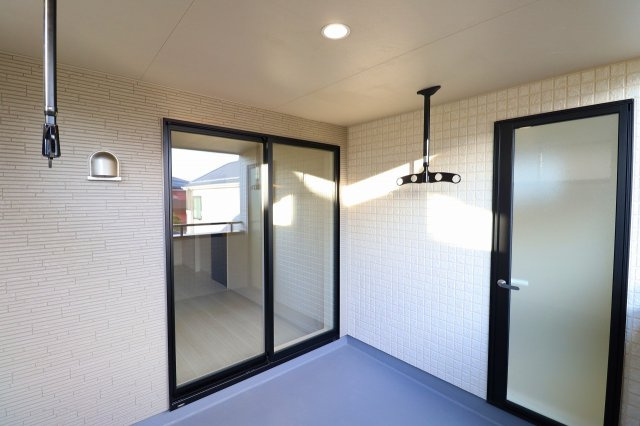 新築戸建・新築建売　郡山市静西一丁目　大成小・第七中のバルコニー|南側にあるインナーバルコニーは陽当たりが良くお洗濯物も良く乾きそうです！