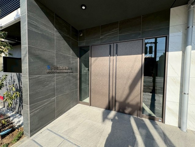 S-RESIDENCE本中山aloriaのエントランス
