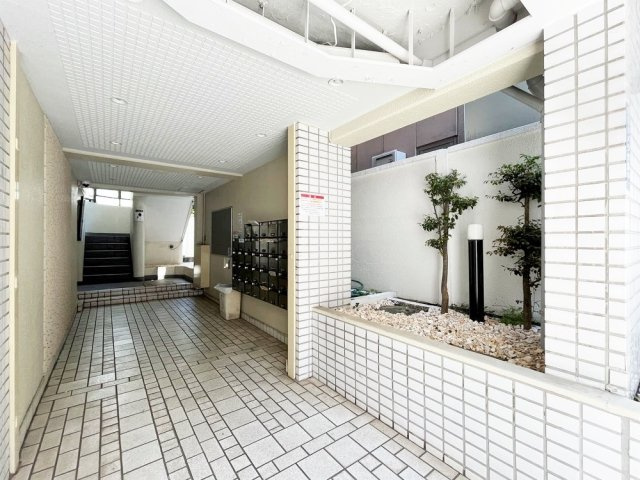 スカイコート世田谷のエントランス|建物の内部です