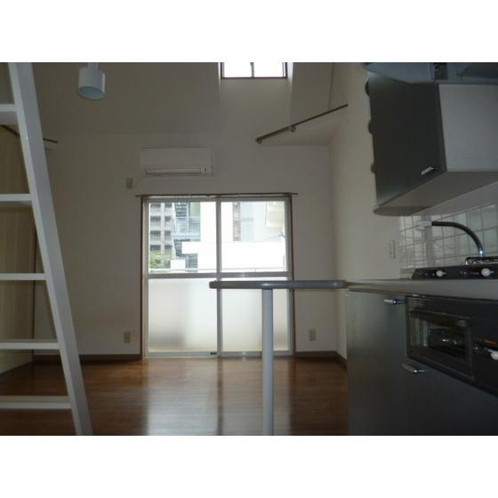 シェンブルグの居間・リビング|こちらのリビングで趣味の時間をお楽しみください