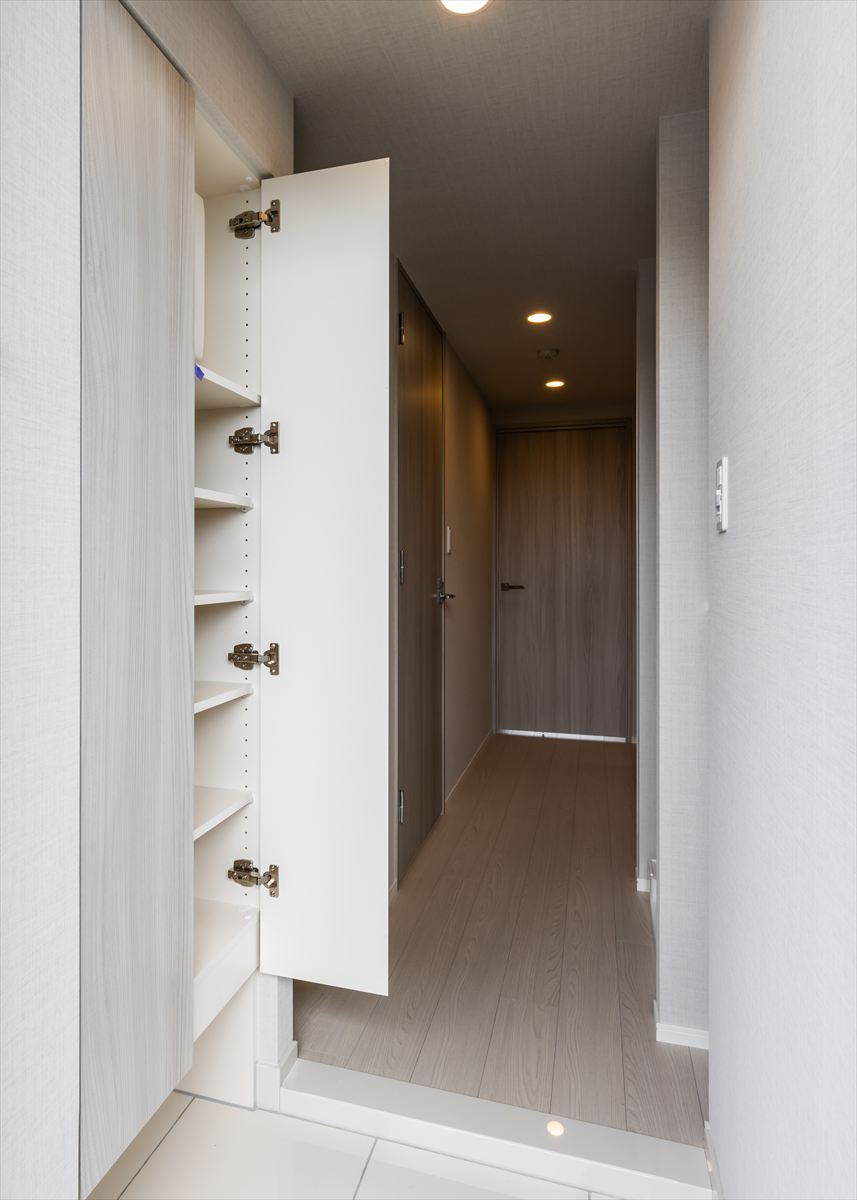 DIPS明大前の玄関|落ち着いた玄関です