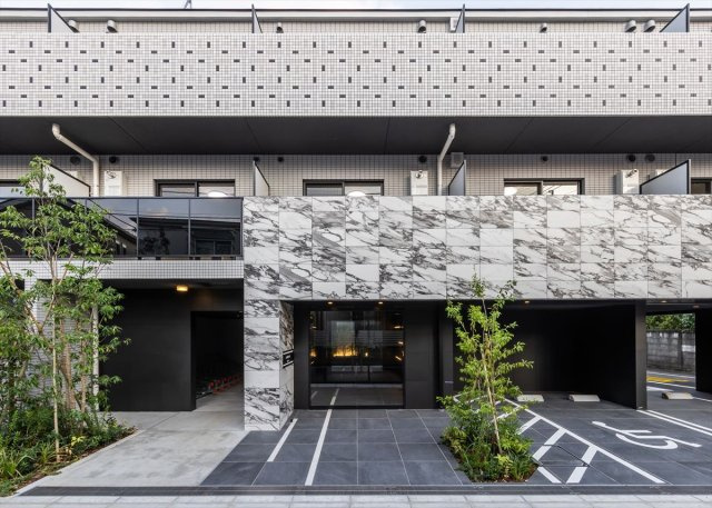 DIPS明大前のエントランス