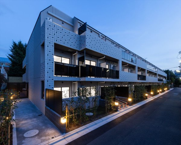 DIPS明大前の外観