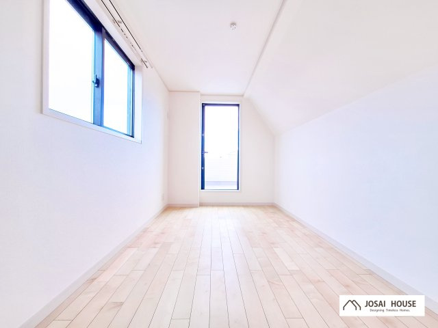 【洋室】 | 北区志茂5丁目　新築戸建 | 赤羽駅も徒歩圏の４LDK＋P！延床面積103.81㎡と広々、LDKフロアに水廻り設備が集約され、導線の良い間取り♪LDK17.5帖、ルーフバルコニー付きです。