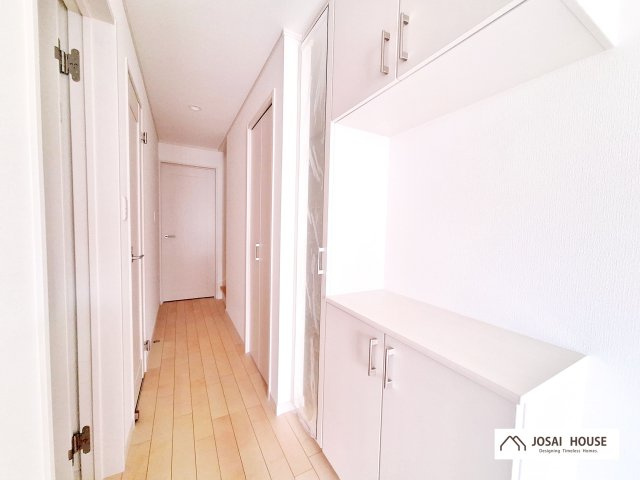 【玄関】 | 北区志茂5丁目　新築戸建 | 赤羽駅も徒歩圏の４LDK＋P！延床面積103.81㎡と広々、LDKフロアに水廻り設備が集約され、導線の良い間取り♪LDK17.5帖、ルーフバルコニー付きです。