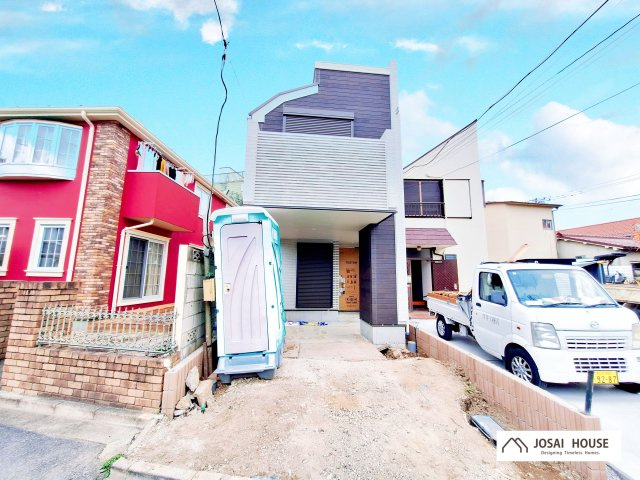 【外観】 | 北区志茂5丁目　新築戸建 | 赤羽駅も徒歩圏の４LDK＋P！延床面積103.81㎡と広々、LDKフロアに水廻り設備が集約され、導線の良い間取り♪LDK17.5帖、ルーフバルコニー付きです。