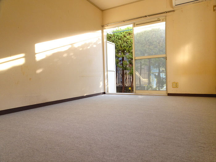 センチュリー浜田山の居間・リビング|こちらの居間で趣味の時間をお楽しみください