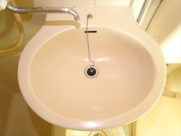 センチュリー浜田山の洗面所|明るい洗面所です