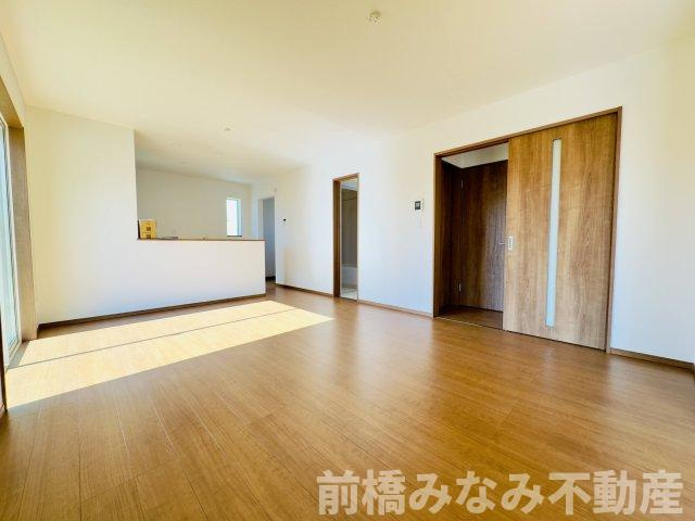 佐波郡玉村町斎田　A号棟(全６棟)　ハートフルタウン　新築建売分譲の洋室|明るい洋室です