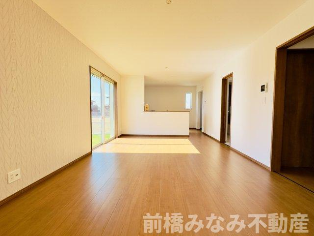 佐波郡玉村町斎田　A号棟(全６棟)　ハートフルタウン　新築建売分譲の居間・リビング|おしゃれなリビングです