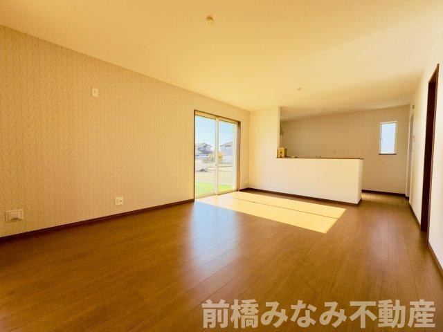 佐波郡玉村町斎田　A号棟(全６棟)　ハートフルタウン　新築建売分譲の居間・リビング|使いやすい居間です