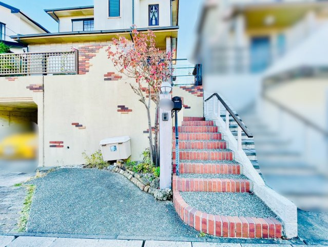 名東区梅森坂西一丁目戸建のエントランス|アプローチ