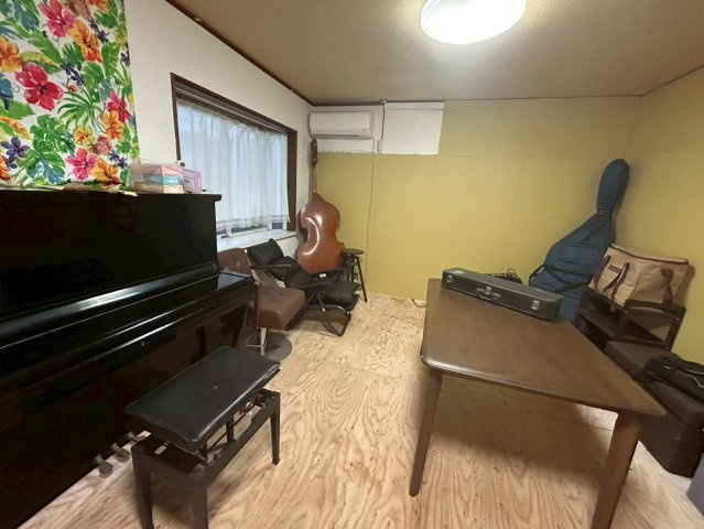 成田市吉岡　中古戸建の居間・リビング