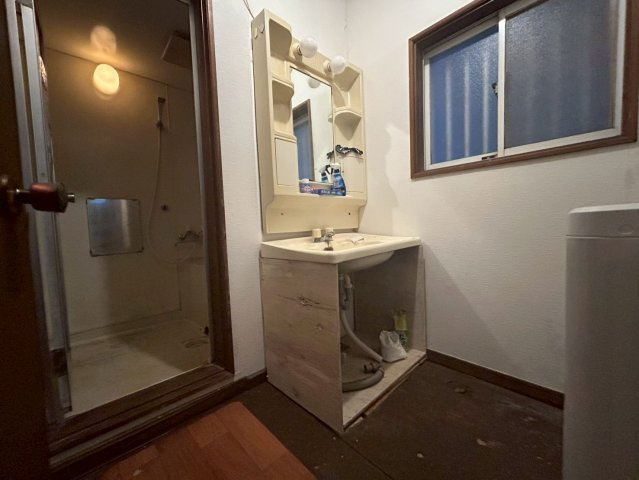 成田市吉岡　中古戸建の独立洗面台