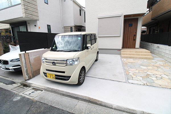 【駐車場】