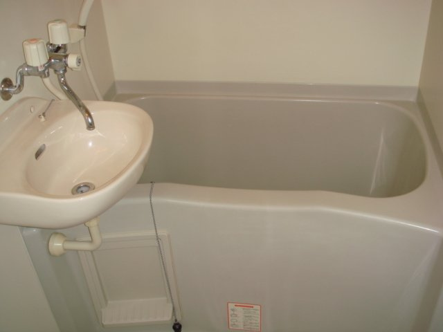 レオパレス芳野の浴室