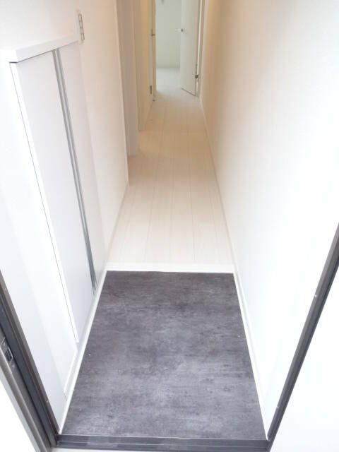 Ｖ－ｒｏｏｍ２（ブイルームツー）の玄関