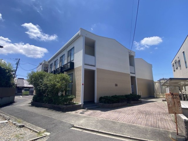 レオパレスモーブ中町の外観