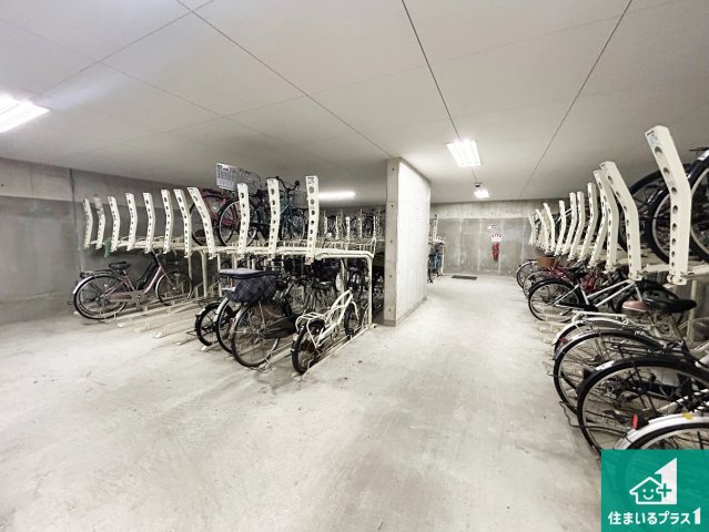 ルネシエスタB棟の駐輪場