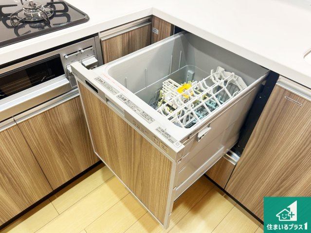 ルネシエスタB棟の設備|食事後の一仕事、食器洗いをボタン一つでお任せできちゃいます！場所を取らないビルトイン式なので、お料理スペースもしっかり確保！