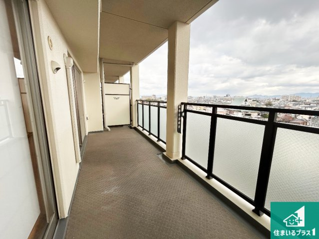 ルネシエスタB棟のバルコニー|ワイドバルコニーは洗濯物を干すスペースが広いのでご家族が多くても安心！