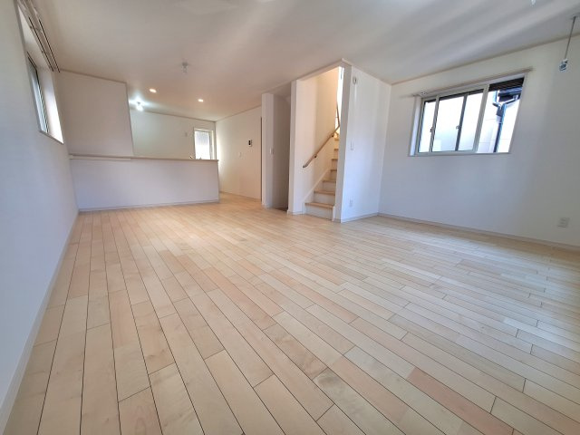 【居間・リビング】 | 板橋区蓮沼町　新築戸建 | 駅徒歩7分、LDKフロアに水廻り設備が集約された４LDK＋P！LDK19.1帖、主寝室8帖、全室6帖以上です♪♪