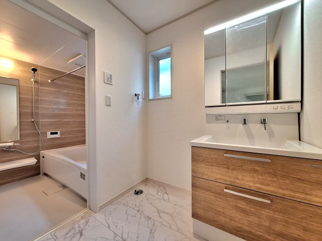 【独立洗面台】 | 板橋区蓮沼町　新築戸建 | 駅徒歩7分、LDKフロアに水廻り設備が集約された４LDK＋P！LDK19.1帖、主寝室8帖、全室6帖以上です♪♪