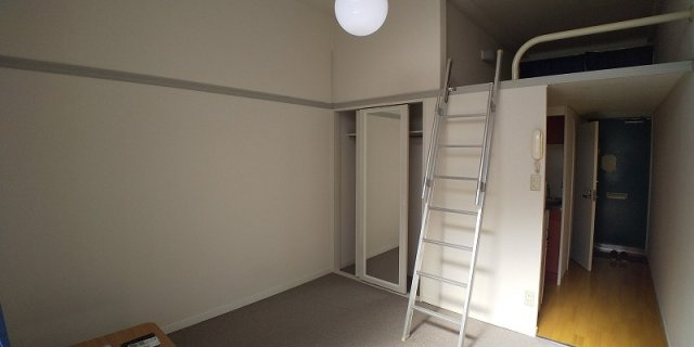 レオパレスＩＮＯＷの居間・リビング