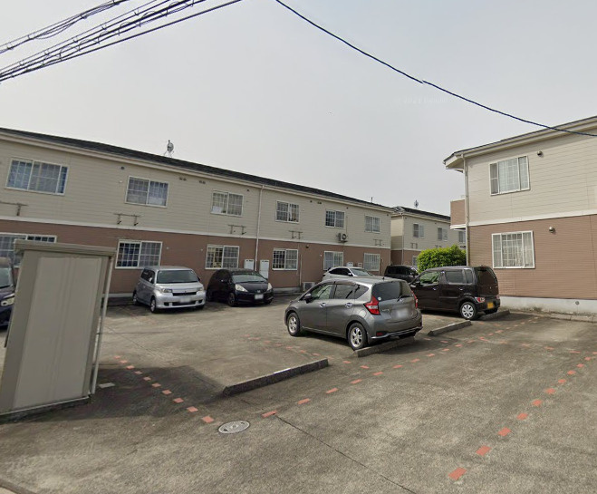 可児市　三棟一括アパートの駐車場