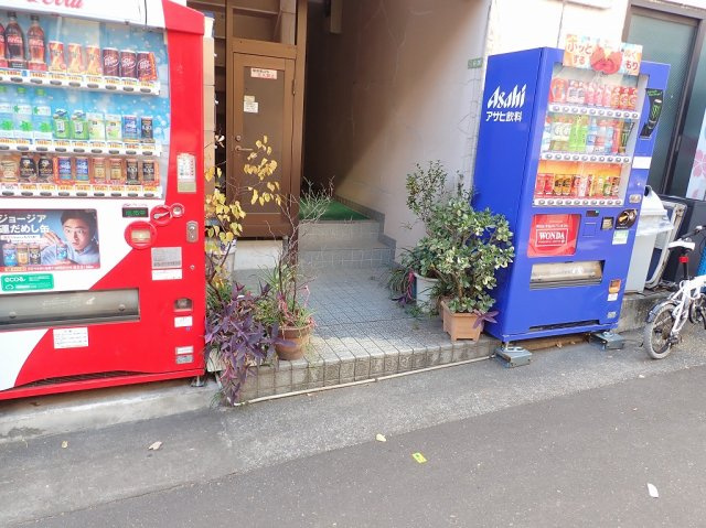 グローサリー本駒込のエントランス