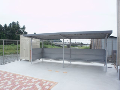 【その他共用部分】 | BREEZE TERRACE（ブリーズテラス）B | 屋根付きの駐輪場があります♪