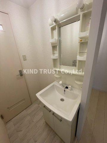 ハイマウントビルの洗面所|ゆったりとスペースのある洗面所