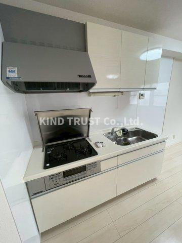 ハイマウントビルのキッチン|コンパクトなキッチンで掃除もラクラク