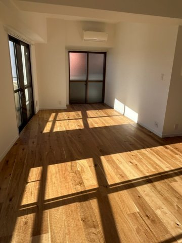 コロネード春日の居間・リビング