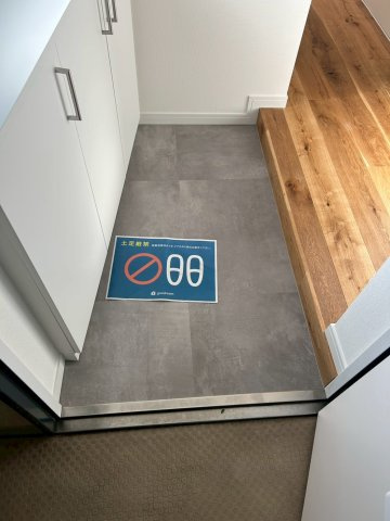 コロネード春日の玄関