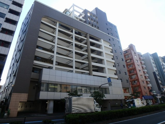 コロネード春日の外観