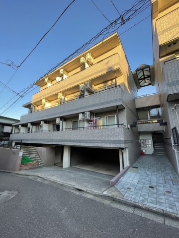 パレロワイヤル弦巻のエントランス