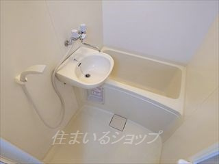 広島市安佐北区落合南２丁目のアパートの浴室