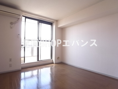 【寝室】 | ボアクレールB | ゆったり過ごせるリビングです