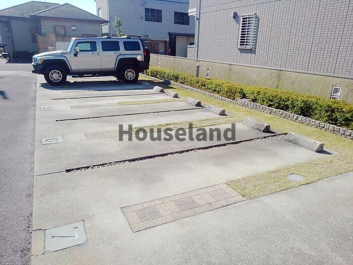 D-room秋月 A棟の駐車場
