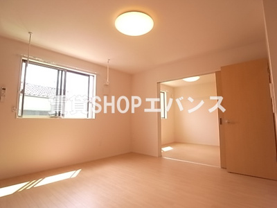 【居間・リビング】 | リーセント・メゾンS | 居間です