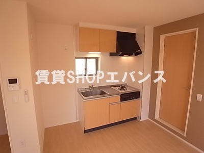 【キッチン】 | リーセント・メゾンS | コンパクトなキッチンで掃除もラクラク