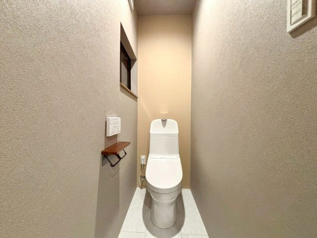 現地写真(トイレ)
高機能ウォシュレット付きトイレ♪