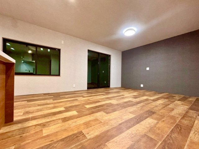 現地写真(リビング）
オンリーワンの素敵なリビング！！
解放感あるリビング現地写真でご家族とまったり♪