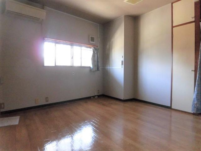 佐藤ビル（鈴谷2丁目）の洋室|広々とした洋室です