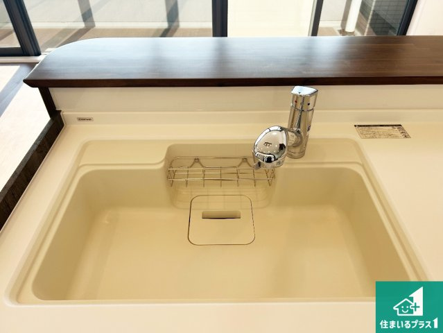 藤和浜寺公園ホームズ駅前通りの外観|周辺は閑静な住宅街！前面道路広々で車の出し入れも便利です。駐車が苦手な方でも安心して車庫入れできます！